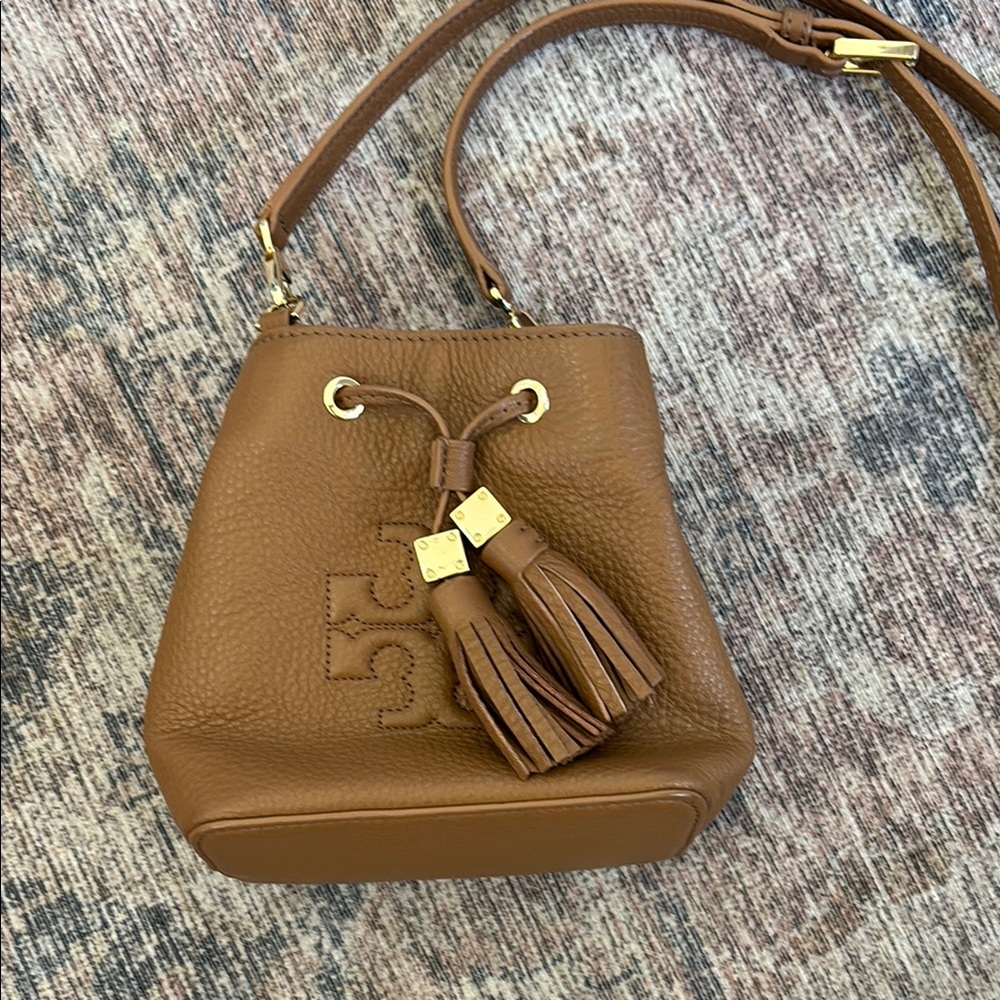 Tory Burch Thea Bucket bag